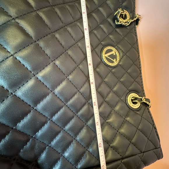 VERA NEW YORK Excellent used condition.  Two-way: shoulder or crossbody bag. - Picture 9 of 13
